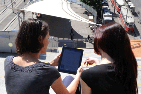 2 Frauen mit iPad