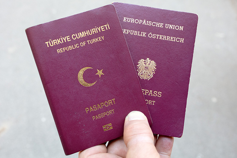 Türkischer und österreichischer Reisepass