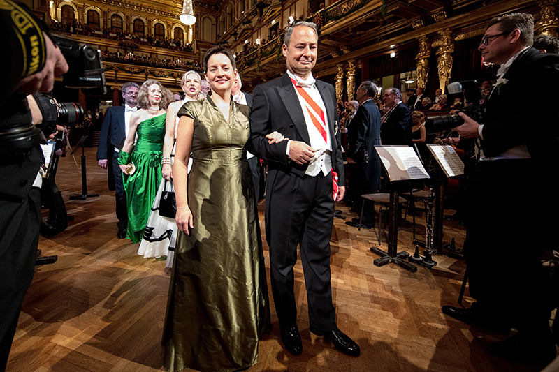 Sonja Wehsely und Andreas Schieder vor Beginn der Eröffnung des Balles der Wiener Philharmoniker im Jänner 2017