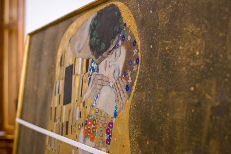 Gustav Klimt Kuss zieht um