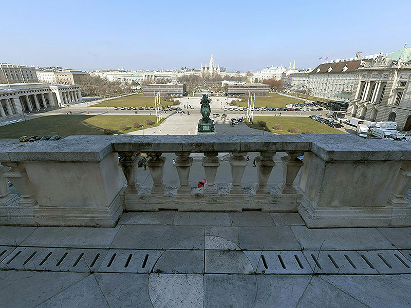 Blick vom Balkon der Hofburg auf den Heldenplatz