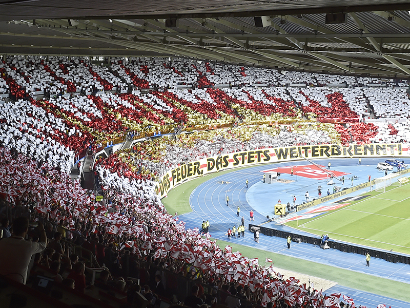 Fans im Ernst-Happel-Stadion