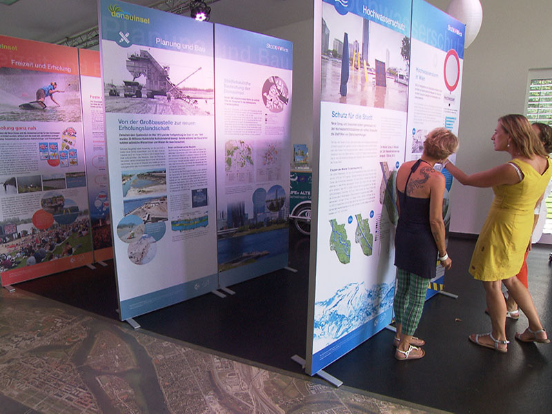 Ausstellung über den Bau der Donauinsel, direkt auf der Donauinsel