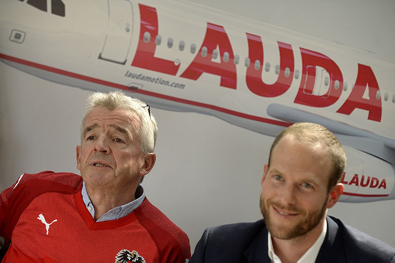Ryanair-CEO Michael O'Leary und Laudamotion-Geschäftsführer Andreas Gruber (r.)