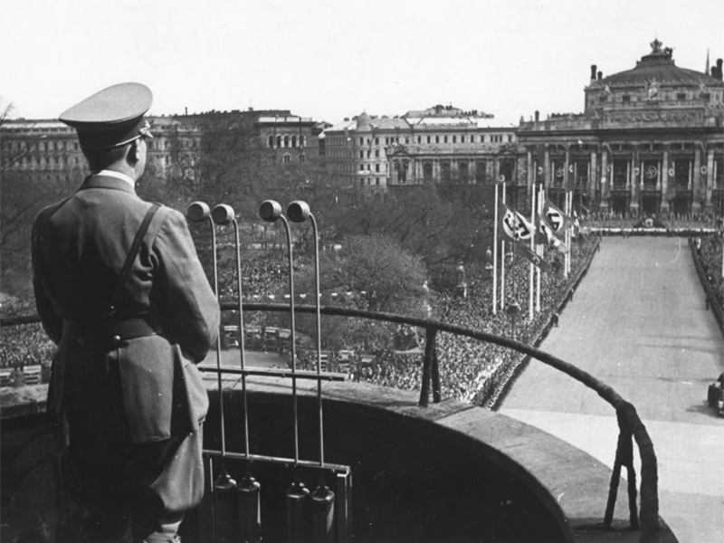 Hitler auf dem Balkon des Wiener Rathauses, 1938