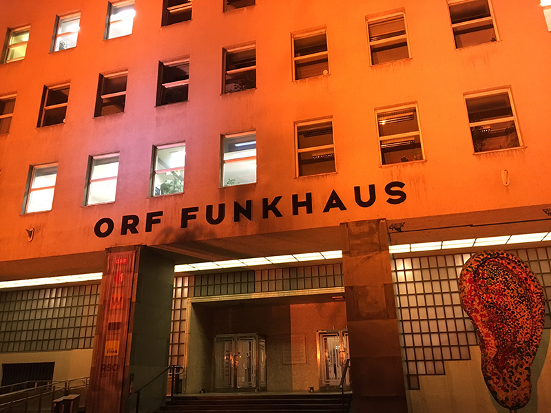 Beleuchtungsprobe zu "Orange the World" am Freitag, 23. November 2018, auf dem ORF-Funkhaus in der Argentinierstraße