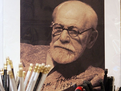 Merchandise-Artikel im Shop des Sigmund Freud Museums in der Berggasse
