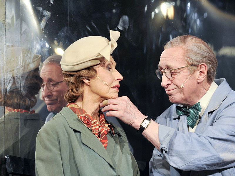 Kurt Sobotka als "Herr Schultz" und Lotte Ledl als "Fräulein Schneider" in einer Probe von "Cabaret"