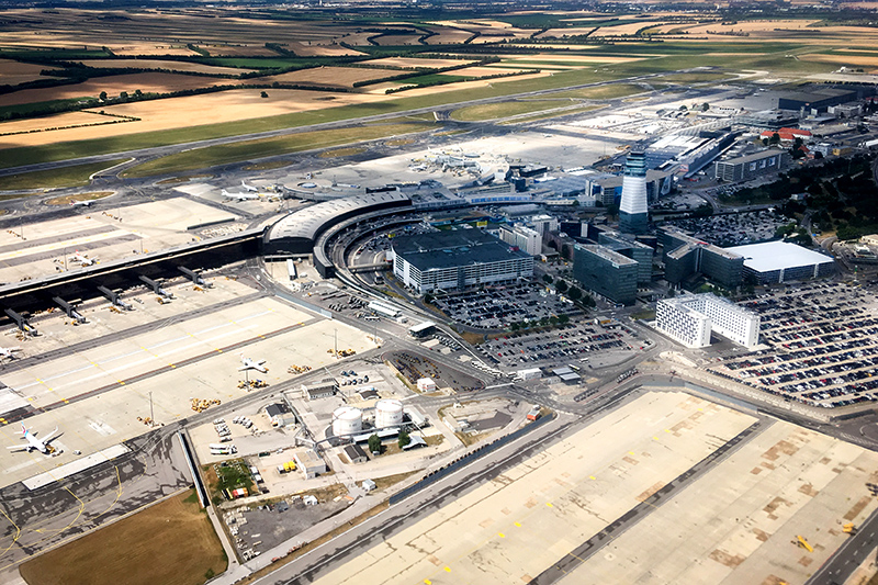 Der Flughafen Wien-Schwechat aus der Luft gesehen