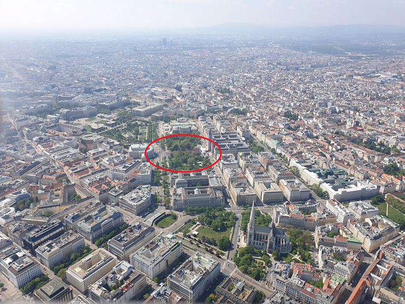 Luftbildaufnahme des Rathausplatzes am 1.Mai